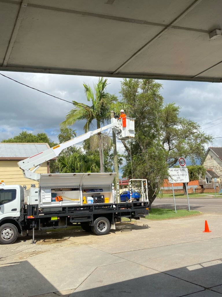 level 2 electrician tweed shire and Byron shire overhead power lines